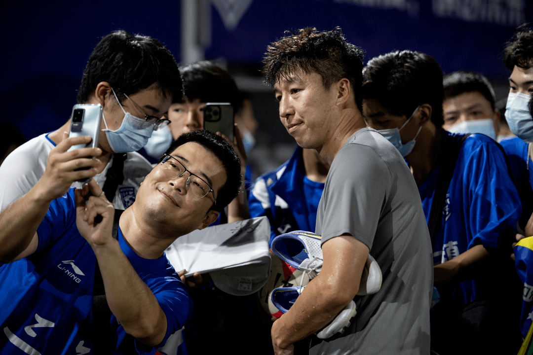 关于武汉三镇训练开放日;转会期状态回暖引欢呼;法甲在即;纪律约束更严格的信息 关于武汉三镇训练开放日;转会期状态回暖引欢呼;法甲在即;纪律约束更严格的信息