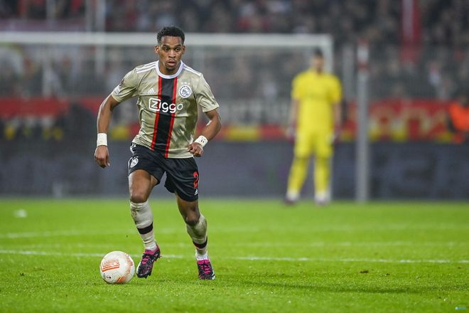 包含阿贾克斯内部会议纪要流出：加时末段远射贴柱；法甲使命明确；轮换策略成焦点的词条