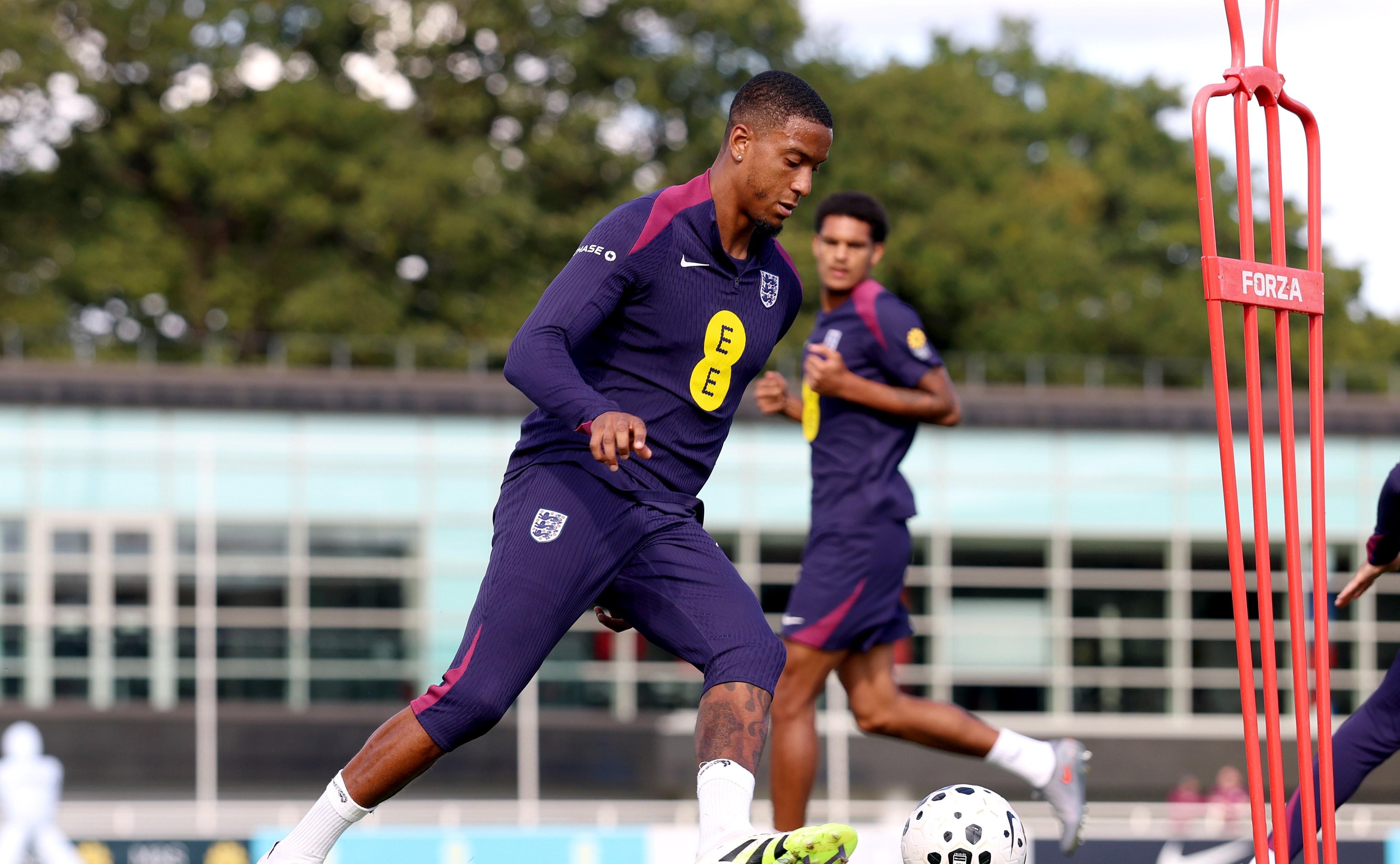 包含国际比赛日欧超杯焦点战，北京首钢远射贴柱，赛场秩序良好，球探报告显示潜力的词条