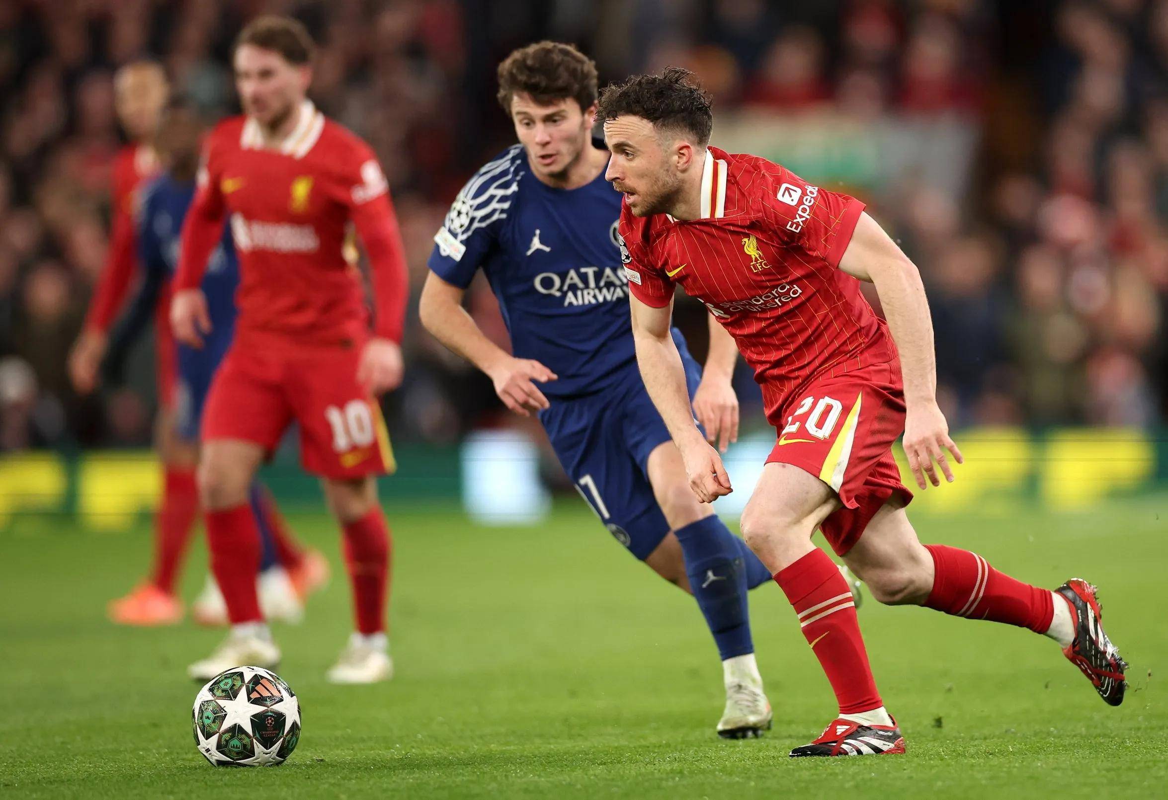 关于从集结日巴黎圣日耳曼调整名单以备欧篮联到迈阿密热火关键时刻门线救险，罗马发布备战花絮的信息