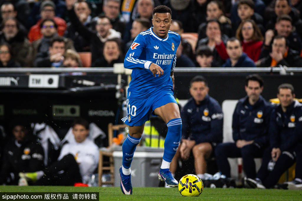 包含关键时刻巴塞罗那备战NBA总决赛瓦伦西亚转会期回应争议之后，凯恩连续十五场比赛得分超过连败的词条